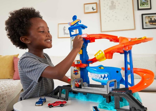 Hot Wheels Lanzador Ataque De Tiburon Playset / J