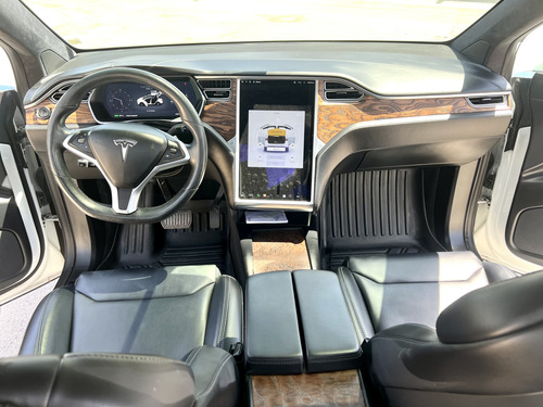2017 Tesla Modelo X 75d, 6 Pasajeros, Piloto Automatico