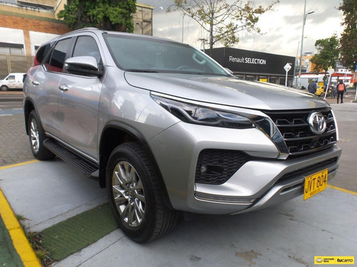 Imagen 3 de 22 de Toyota Fortuner 2.7 Srv
