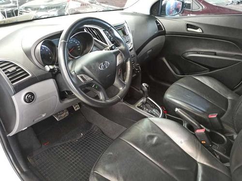 Imagem 10 de 15 de Hyundai Hb20x Premium 1.6 Flex 16v Aut. 4p 2014