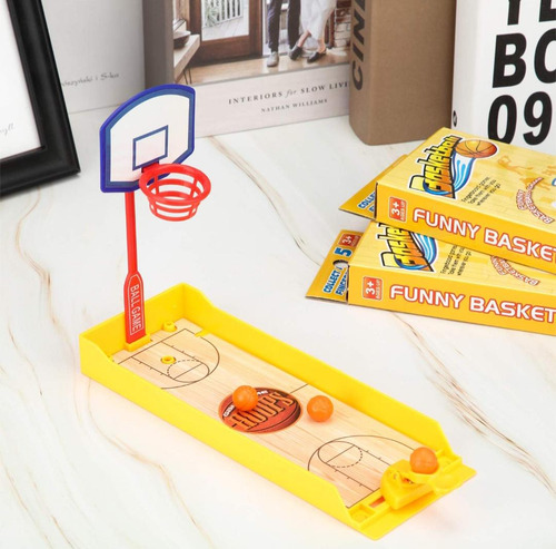 Juego de mesa: tiro libre de fútbol o baloncesto
