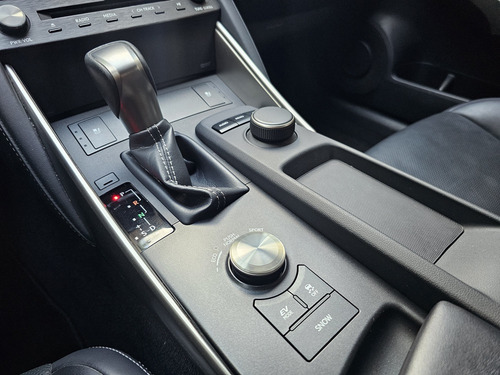 Lexus IS 2.5 300H Luxury