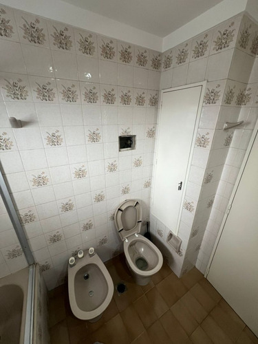 Casa En Venta En Isidro Casanova