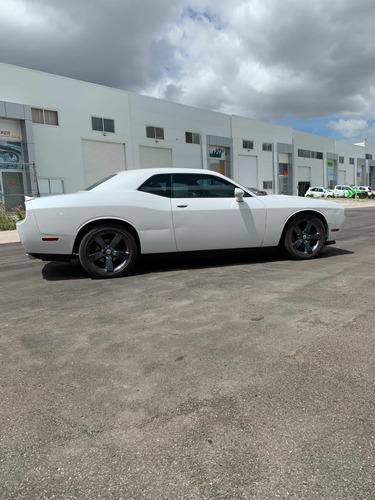 Imagen 8 de 15 de Dodge Challenger 3.6 Black Line V6 At 2015