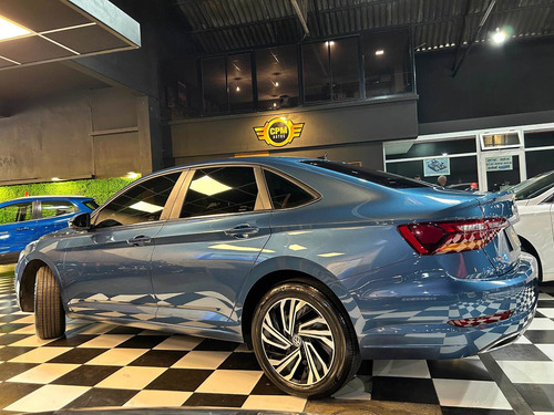 Imagen 9 de 25 de Volkswagen Vento 2021 1.4 Highline 150cv At No Passat Hybrid