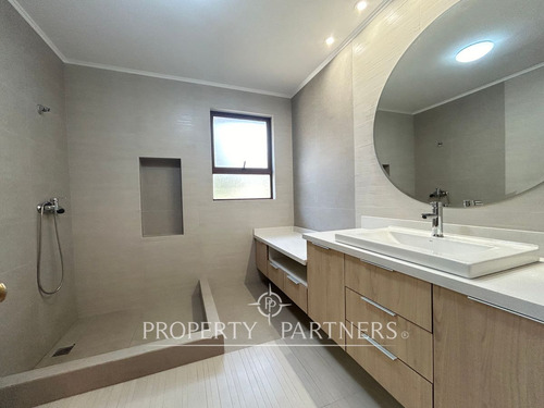 Espectacular Casa Completamente Remodelada En Sect...