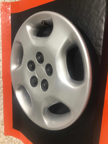 Tapón Polvera Dodge Neón 14 Núm Parte 04656191ab (Usado)