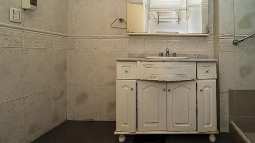 Imagen 14 de 30 de Venta Departamento 4 Ambientes Dependencia Cochera Cdor. Diario Balcon Baulera Lavadero Recoleta