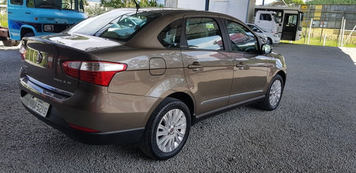 Fiat Grand Siena 1.6 16v Essence Flex 4p 2015