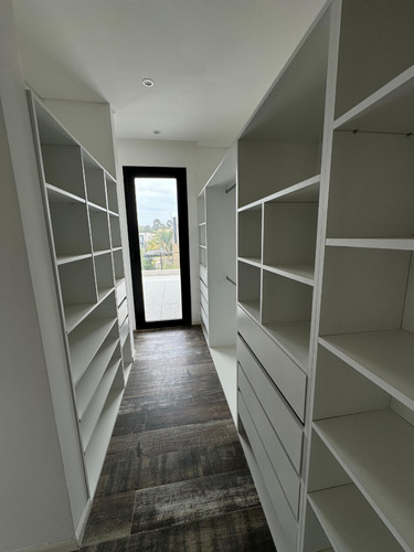 Casa 5 Ambientes En Venta. Lagos De Canning 1