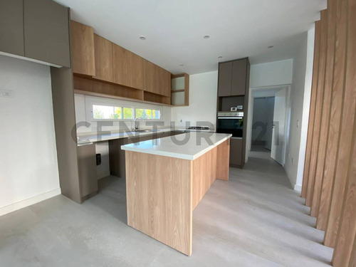Casa Minimalista Con Pileta