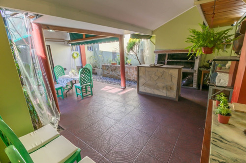Imagen 27 de 30 de Casas Con Tres Dormitorios En Venta En La Plata