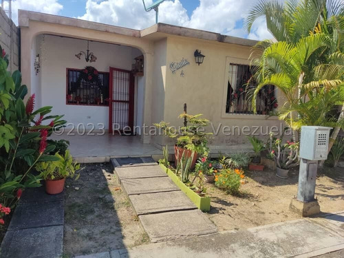 Casa Ubicada En Urbanizacion Valles De San Francisco, Cercana A Escuelas, Alcaldía, Iglesias Y Rutas De Transporte Publico, El Mismo Cuenta Con 3 Habitaciones, 2 Banos