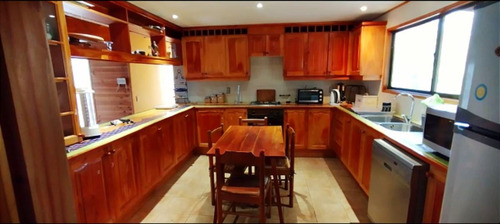 Casa En Arriendo De 5 Dorm. En Pucón