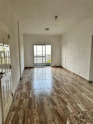 Alquiler - Villa Madero - Departamento 3 Ambientes Con Patio - 2do. Piso Por Escalera- Sin Expensas