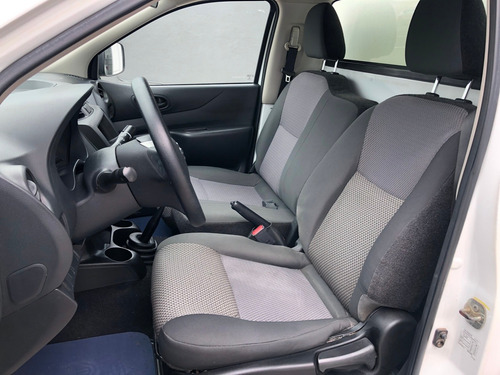 Imagen 8 de 14 de Nissan Np300 Caja Seca A/ac Tm6 2.5l 2018 Iva Credito Financ