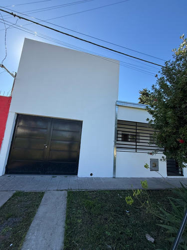 Casa En Venta 3 Dormitorios Melchor Romero La Plata