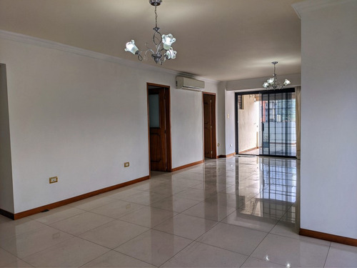 Lm Vende Penthouse En Res. Paraiso J, Valles De Camoruco, Valencia.