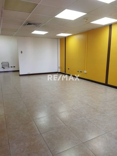 Imagen 7 de 26 de Venta De Local Comercial, Ideal Para Oficina O Consultorio Medico