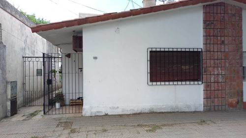 Imagen 2 de 11 de Venta Departamento Tipo Casa 2 Ambeintes Centrico, Con Patio