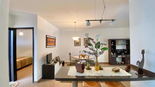 Imagen 18 de 24 de Casa En Venta La Castellana Urbanismo Privado