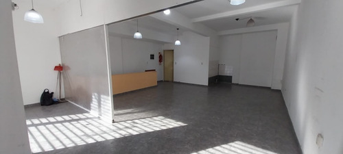 Excelente Local De 90 M2 Sobre Avenida!!!