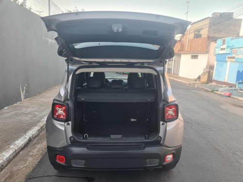 Jeep Renegade 1.8 Flex Aut. 5p