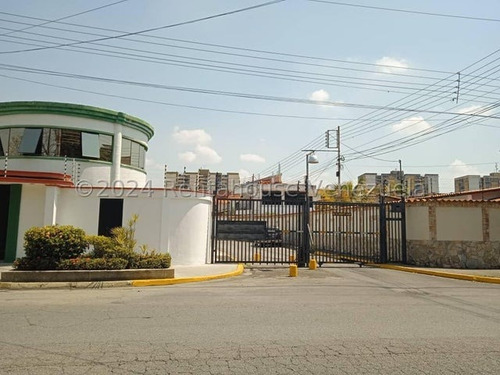 Fantástica Quinta En Venta Urb San Jacinto, Maracay Tiene Área Social Con Piscina 24-23124 Hc
