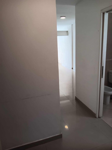 1 Amb Enorme Balcon Lujo Aire Ac Porcelanato Split F/c Bño Comp Es Ap Profesional