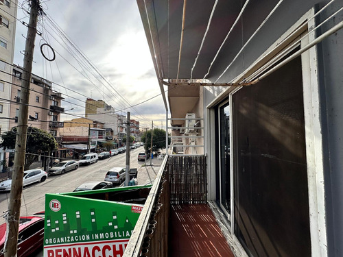 Depto 4amb C/ Balcón Sobre Avenida