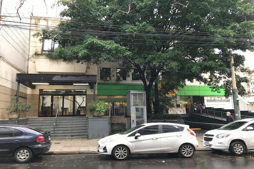 Imagen 2 de 12 de Edificio Desarrollado En Subsuelo, Planta Baja Y 2 Pisos | Reservado
