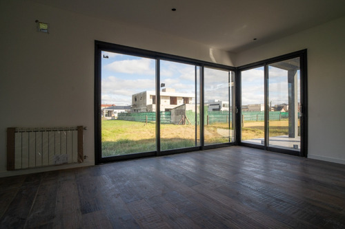Casa En Venta, Barrio Privado El Rebenque, Canning