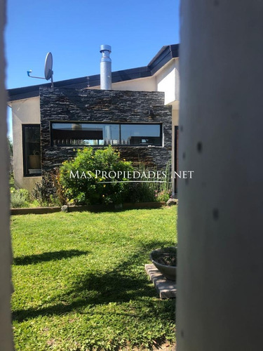 Imagen 10 de 18 de Moderna Casa En Gonnet