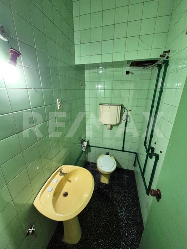 Alquiler De Local Comercial En El Centro Yi Y 18