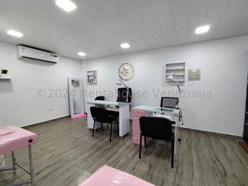 Oficina En Venta La Arboleda, Torre Arabica Las Delicias 24-11939 Hc