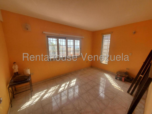 César Bullones Vende Extraordinaria Casa En Colinas De Santa Rosa, Lara 25-16955