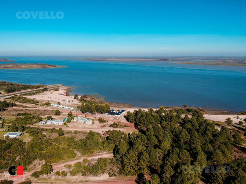 Terreno En Venta Barrio Privado En Carmelo, Médanos De Punta Gorda Casa Chic.