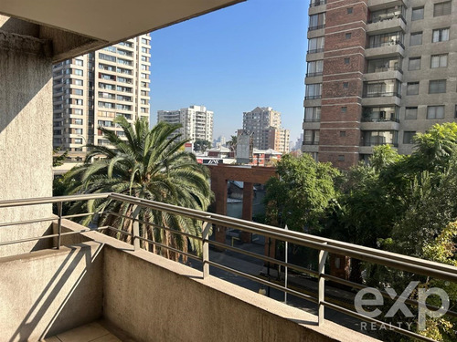 Departamento En Venta De 4 Dorm. En Ñuñoa, Excelente Estado