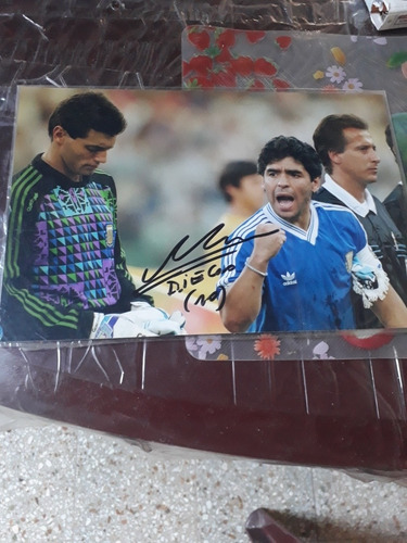 Foto Autografiada Por Diego Maradona..el Mejor Jugador  ..