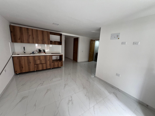 Apartamento Para Venta  En Primer Piso En El Carmen