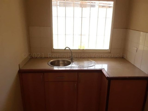 Imagen 12 de 30 de Casa En Venta Cabudare Lara Rah. 23-18786 // Invierta Seguro Con Rentahouse//