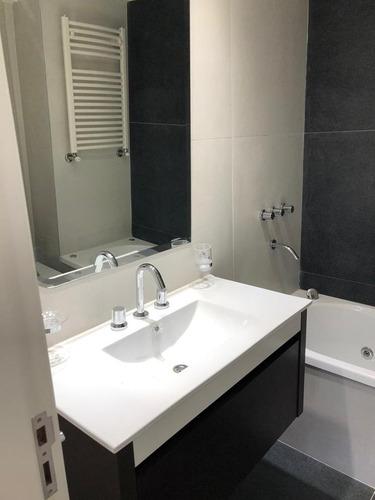 Venta Piso Exclusivo 2 Dormitorios - Vista Al Río - Av. Libertad 300 Rosario