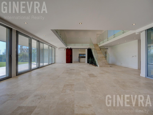 Casa En Venta A Estrenar En Nordelta, El Golf