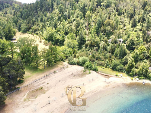 Leve Inclinación Acceso A Playa Con Vista Al Lago Y Volcanes