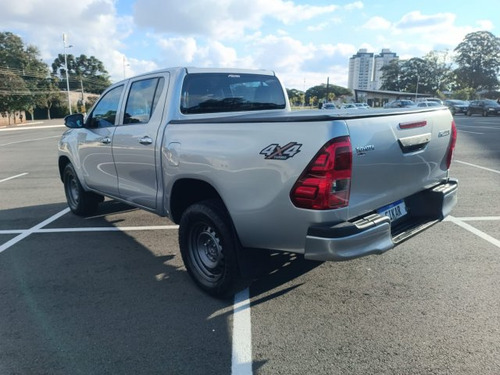 Toyota Hilux Hilux 2.7 SR 4x2 CD 16v FLEX 4P MANUAL