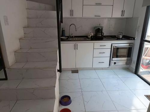 Excelente Duplex 4 Amb Al Frente C/pequeño Patio!