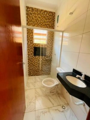 Imagem 11 de 12 de Casa No Bairro Balneário Plataforma, Em Mongaguá, Litoral Sul De São Paulo, Localizada No Lado Praia. Imóvel Com 125 M² De Terreno Sendo 72 M² De Área Construída. Possui Piscina, Churrasqueira E Vaga