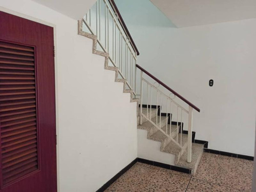 Imagen 10 de 14 de Lemc-420 Apartoquinta En Venta Trigal Norte Penélope Yáñez