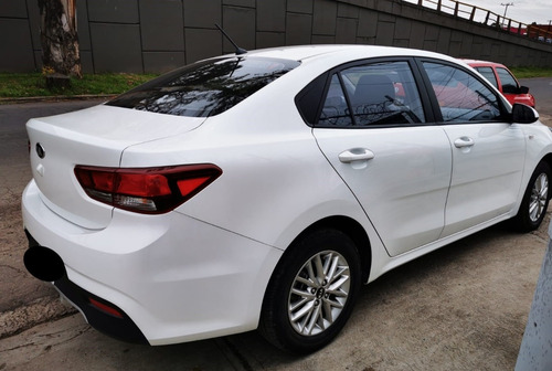 Imagen 4 de 13 de Kia Rio Sedan Lx 2020