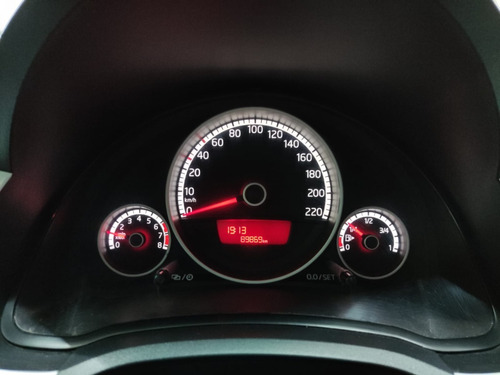 Imagem 14 de 15 de Vw Up! 1.0 Tsi Cross Branco 2017 Flex